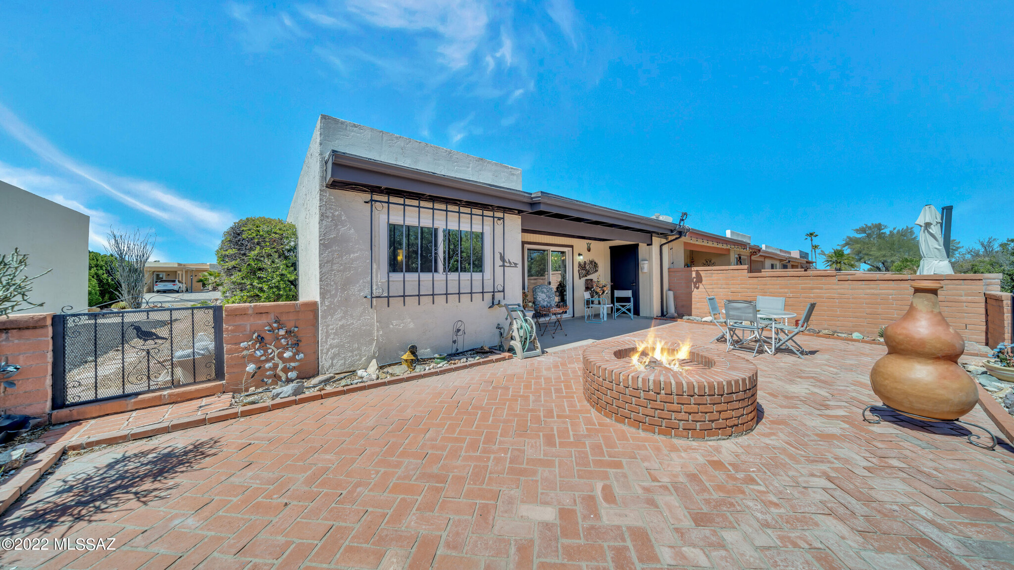 Fire pit and privacy - 394 N Calle del Chancero