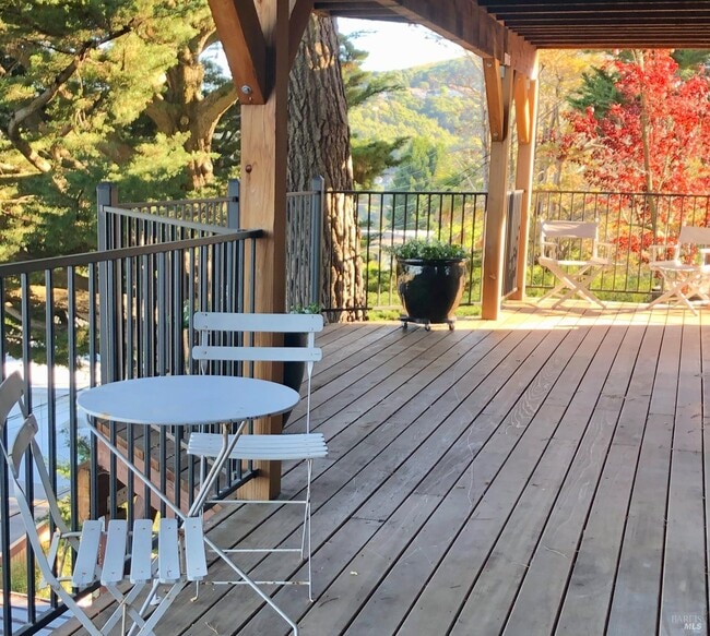 Building Photo - 201 Cleveland Ct