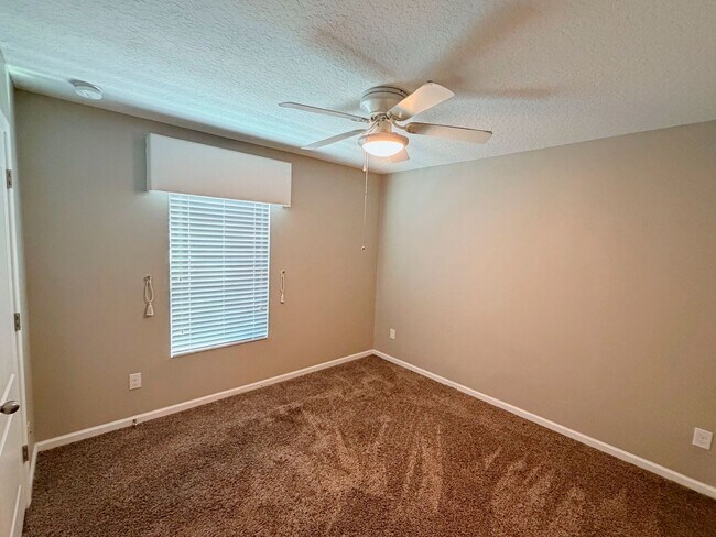 Building Photo - Beautiful 4 Bedroom, 2 Bathroom Home Situated on Grande Reserve Golf Course