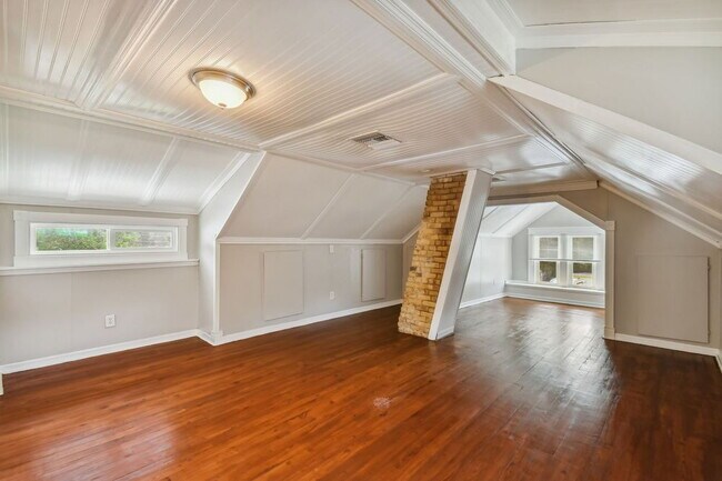 Building Photo - Beautifully restored 4 bedroom home with f...