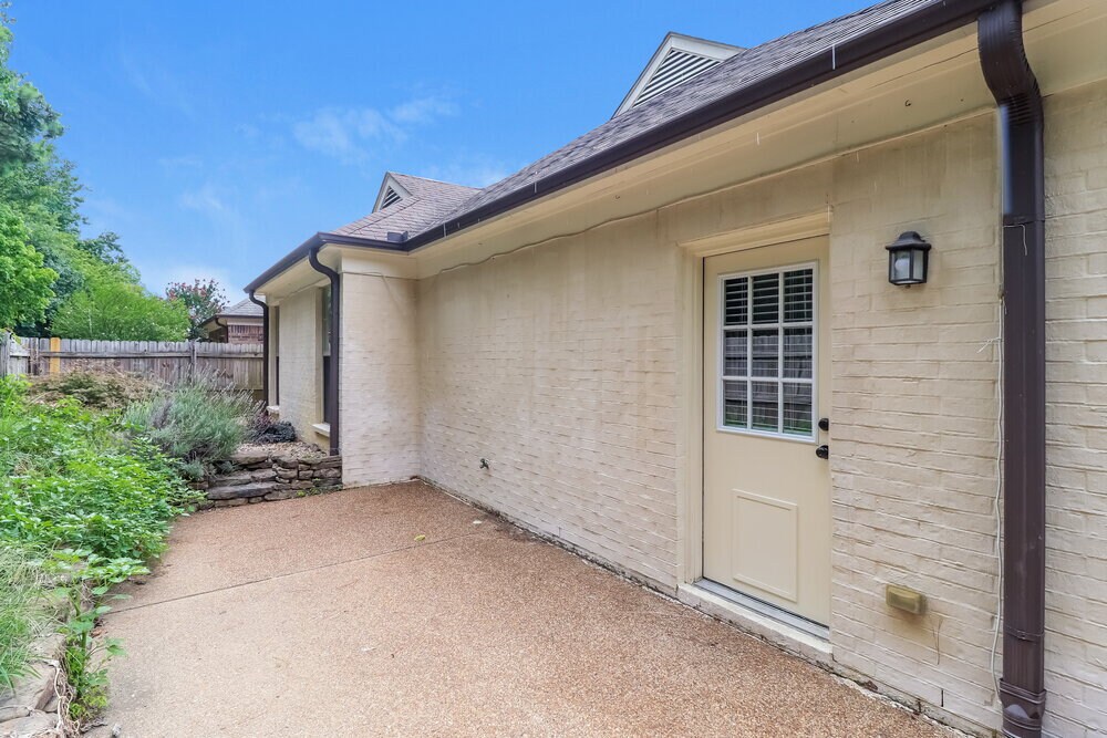 Building Photo - 6832 Lagrange Grove Dr