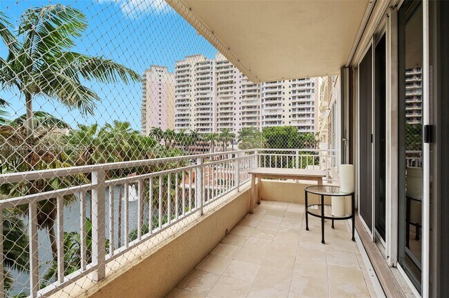 Building Photo - 765 Crandon Blvd