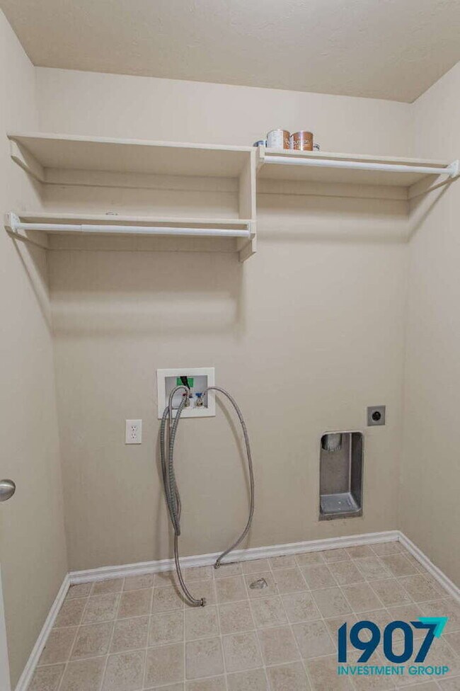 Building Photo - Beautiful 3-Bedroom Home in OKC - Availabl...