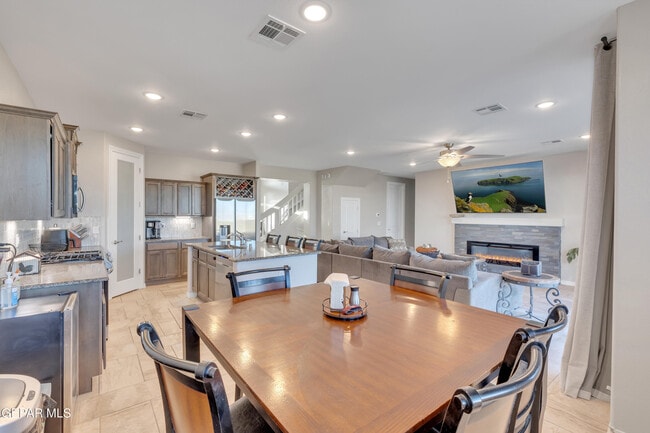 Building Photo - 912 Crystal Deer Dr