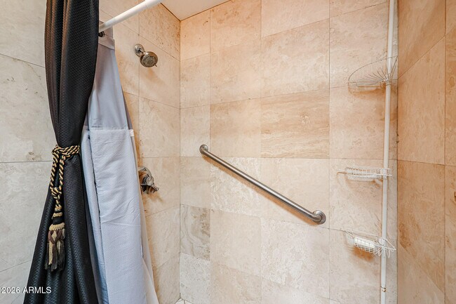 Building Photo - 7720 N Pinesview Dr