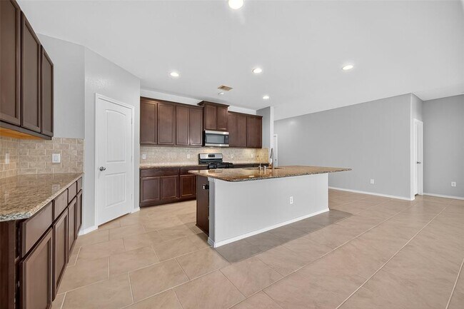 Building Photo - 154 Meadow Grove Dr
