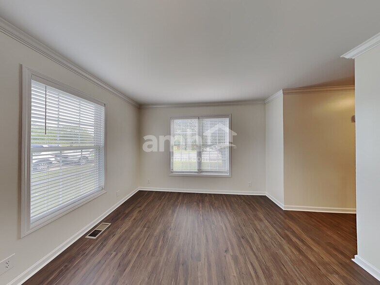 Building Photo - 1205 Chapmans Retreat Dr