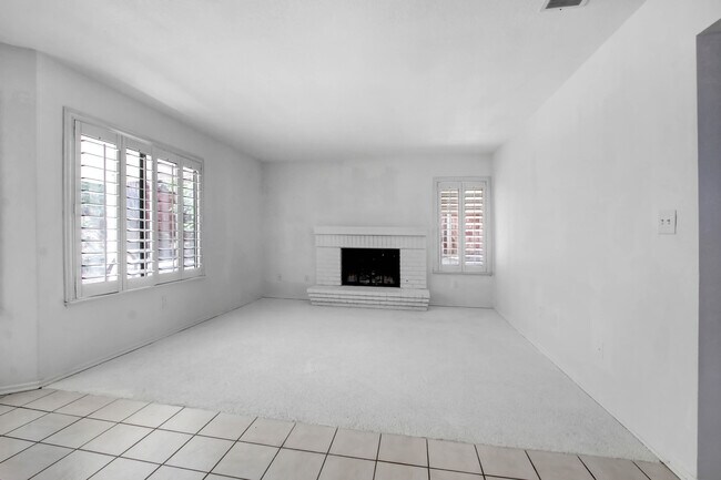 Building Photo - 3030 Wellington Dr