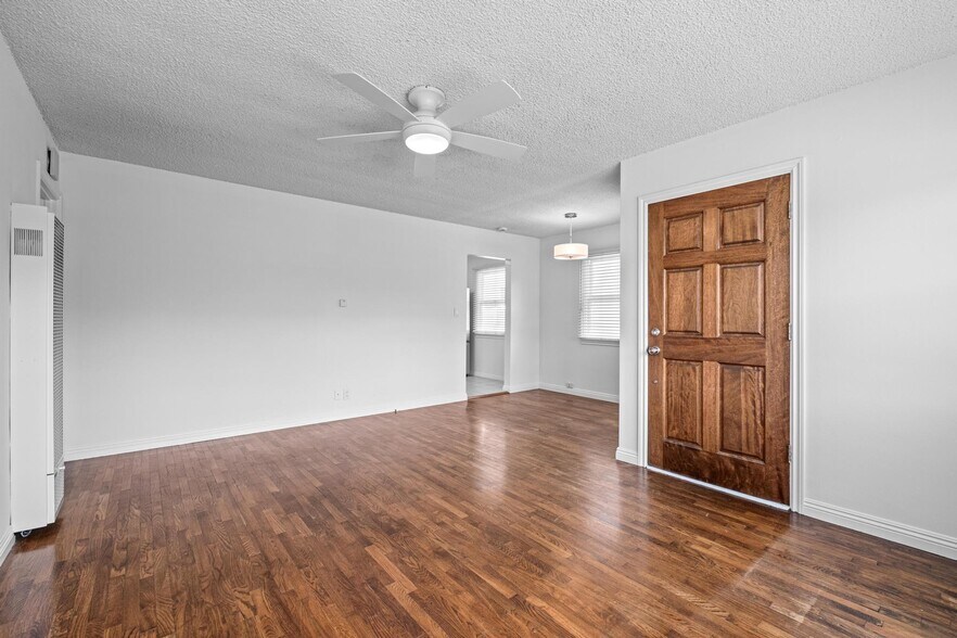 Building Photo - 2211 Nelson Ave