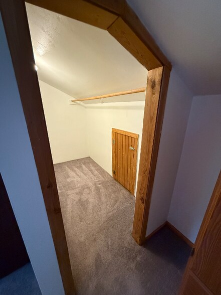 Building Photo - 9775 N Rock Ridge Rd