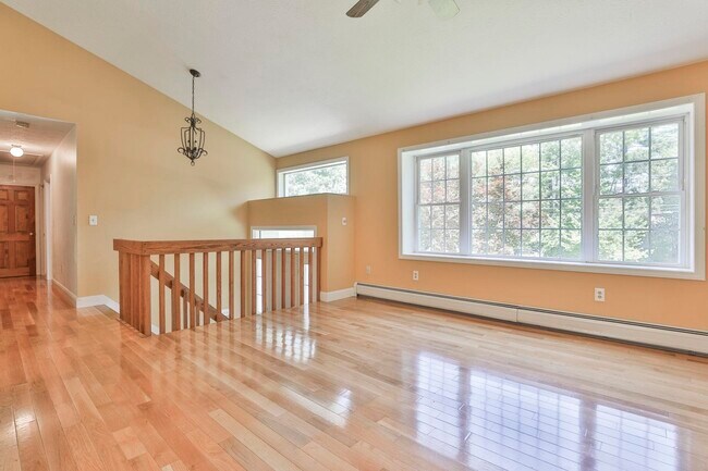 Building Photo - 76 Groton Rd
