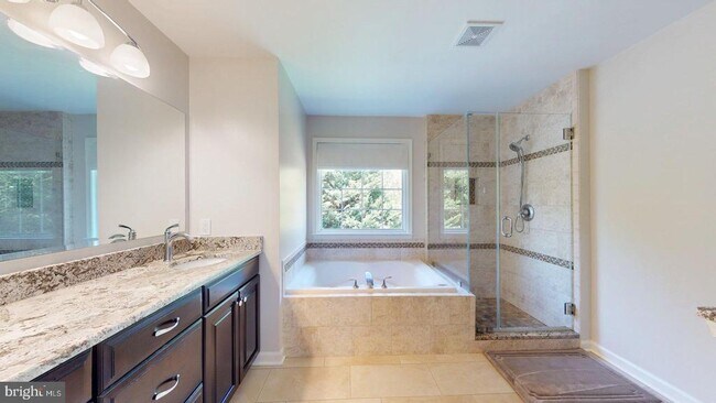 Building Photo - 14 Palace Ln