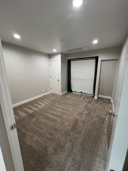 Building Photo - 438 N Center St