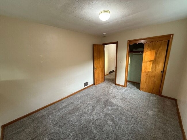 Building Photo - 595 18th St NE