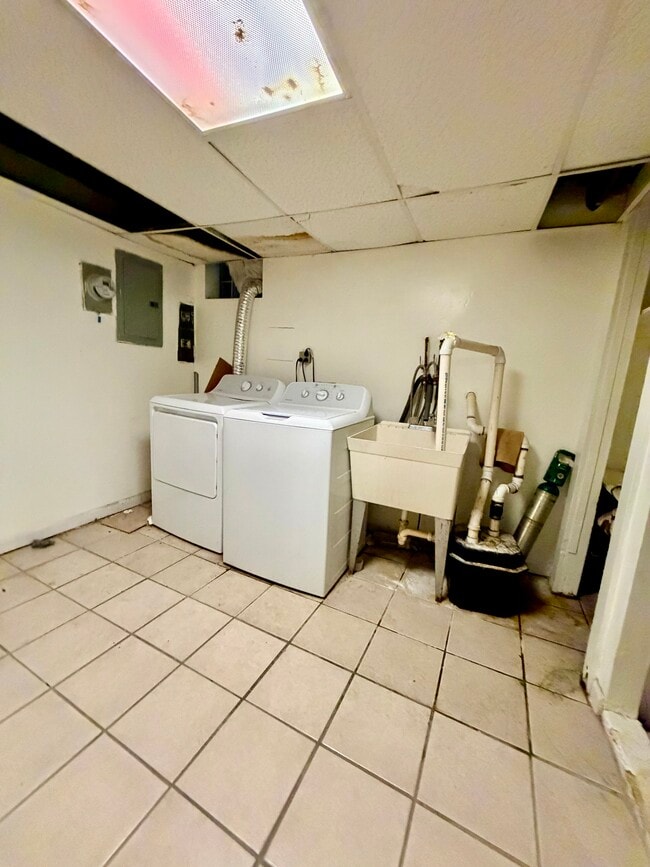 Building Photo - 1531 W Tucker St