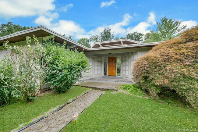 Building Photo - 107 Holly Pl