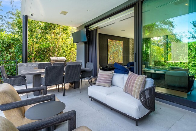 Building Photo - 4585 Nautilus Dr