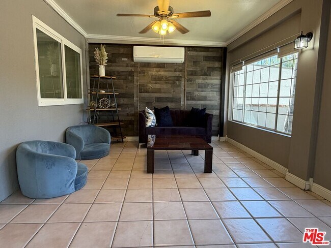 Building Photo - 10609 Reseda Blvd