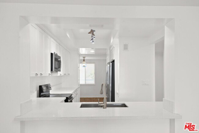 Building Photo - 122 Ocean Park Blvd