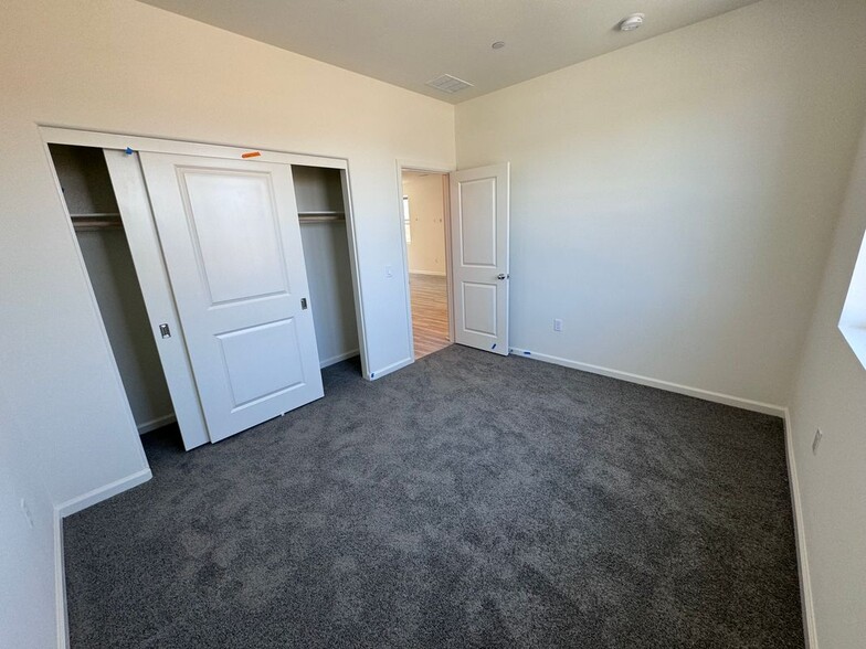 Building Photo - 4047 Summer Way