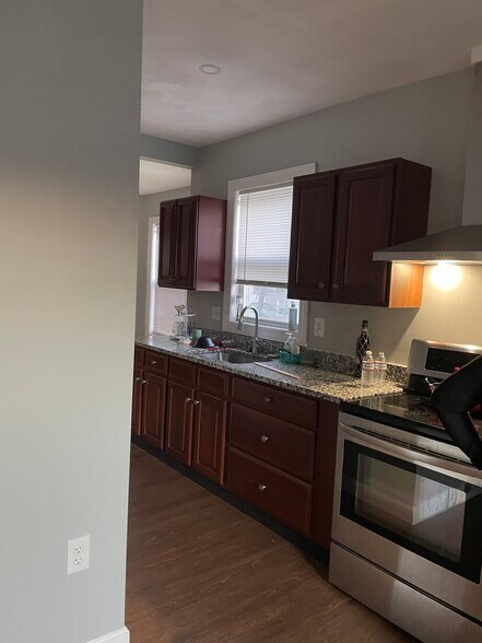 Building Photo - 42 Bulfinch St