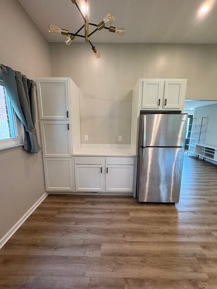 Building Photo - 1624 Sillview Dr