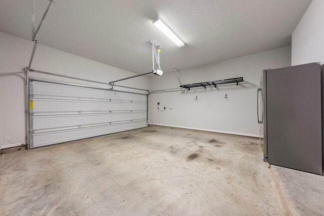 Building Photo - 713 Kingston Pl