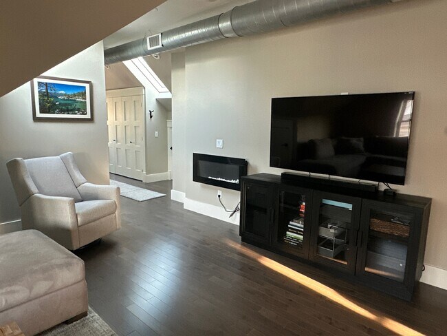 Building Photo - 20 Somerset St