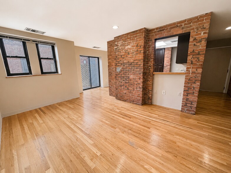 Building Photo - 79 Gainsborough St