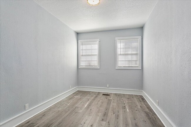 Building Photo - 2142 Park St