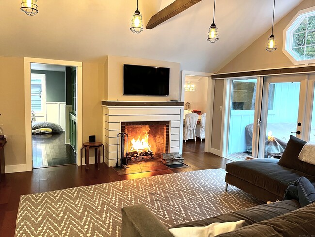 Building Photo - 83 Maltbie Ave