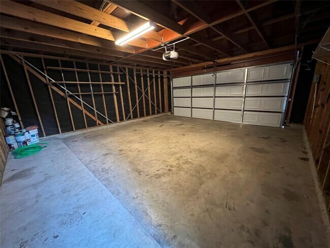 Building Photo - 2406 Indian Creek Rd