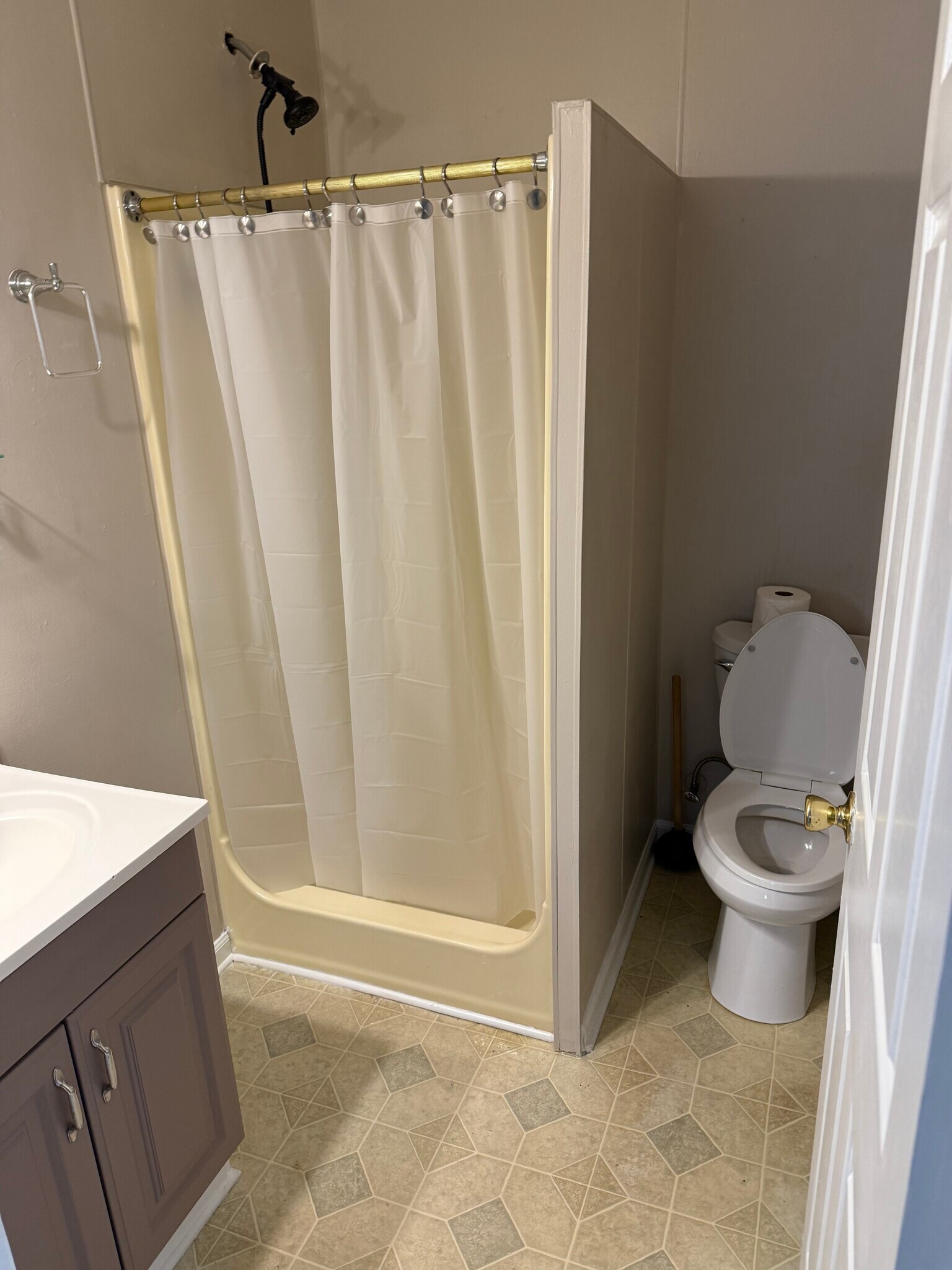 Bathroom - 981 Charlotte Ave