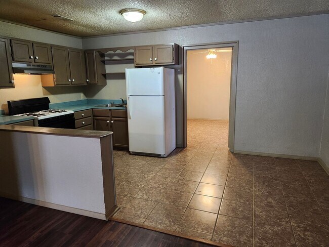 Building Photo - 1 bed apartment