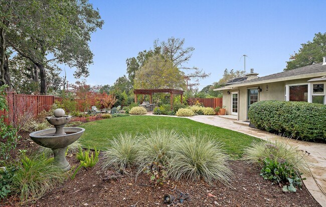 Building Photo - Beautiful 4/2 Executive Home with Cupertin...