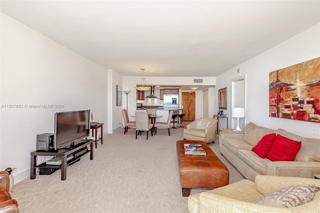 Building Photo - 1 br, 1.5 bath Condo - 2301 Collins Ave Ap...