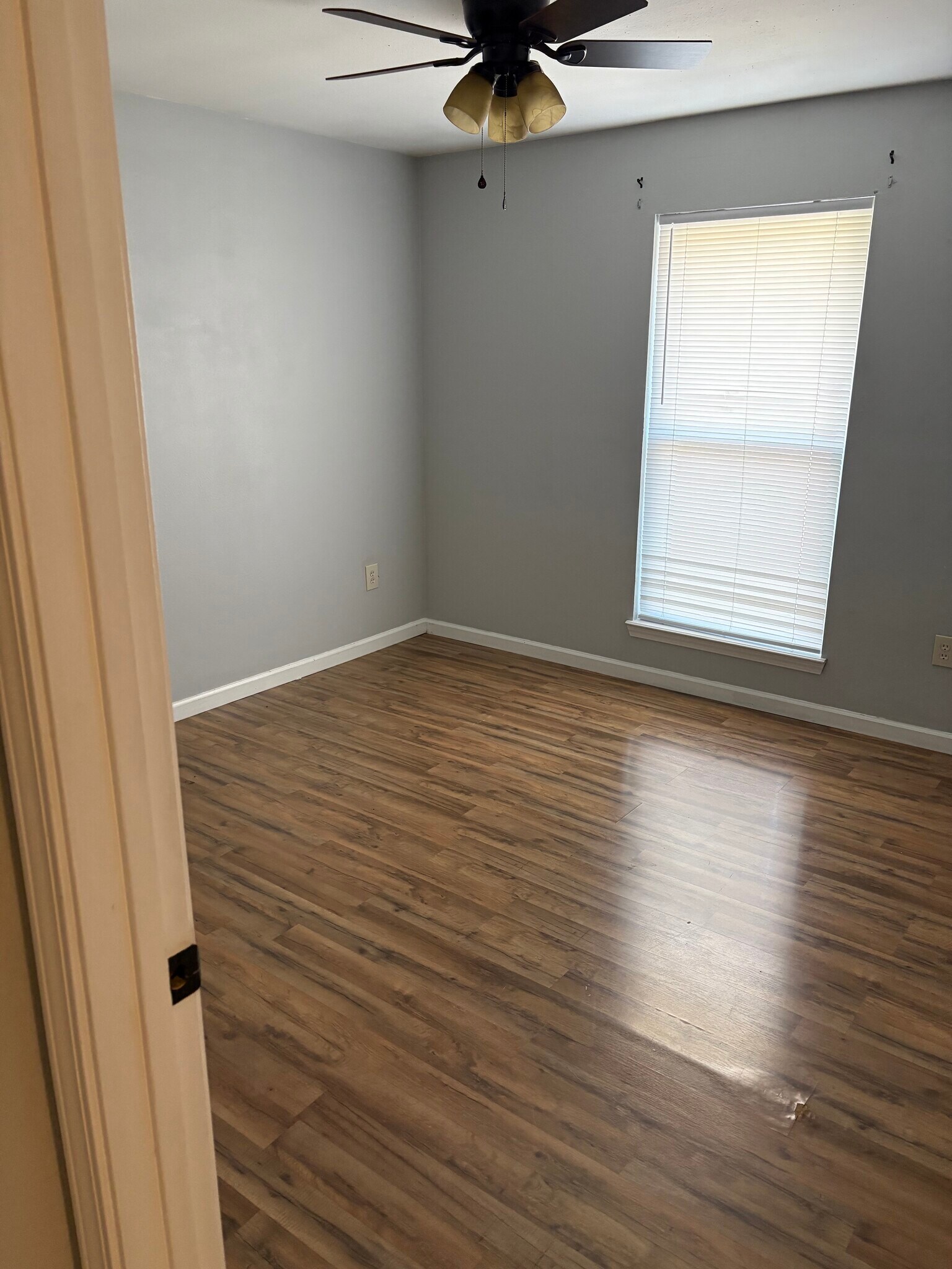 Building Photo - 10937 Carmel Dr