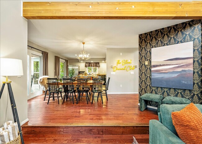 Building Photo - 1825 Jennifer Dr