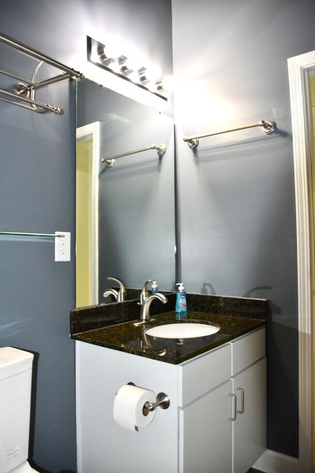 Building Photo - Asheville Condo Rental w/ Garage!