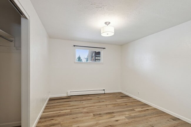 Building Photo - Knowles Properties