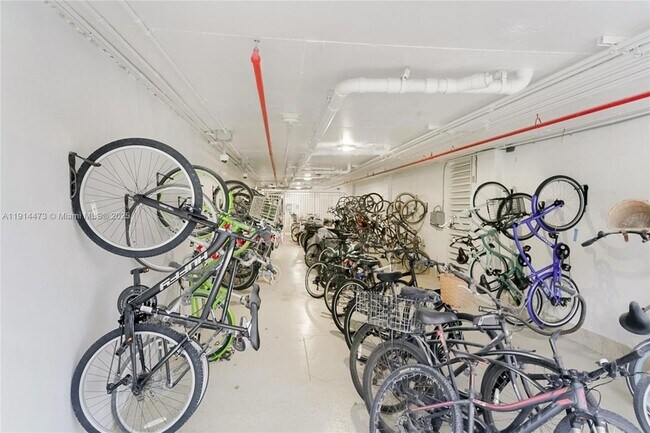 Building Photo - 300 South Pointe Dr