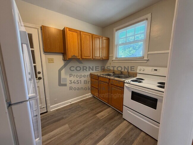 Building Photo - 355 Highland Ave SW