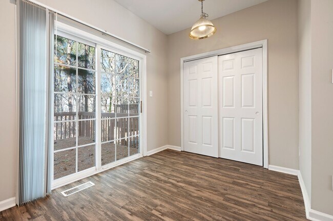 Building Photo - Delta Ridge Darling!  Available Now!  3BR Plus Den!