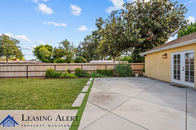 Building Photo - 7800 Lindley Ave