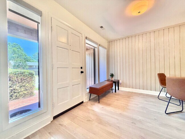 Building Photo - 907 Oak Tree Dr
