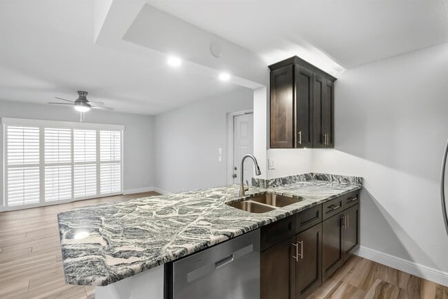 Building Photo - 2518 SE Anchorage Cove