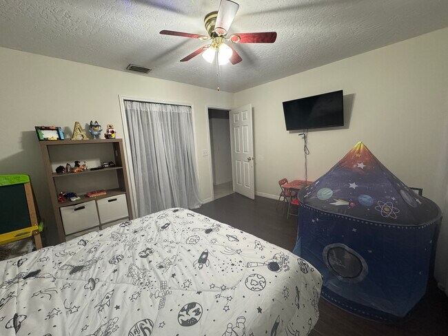 Building Photo - 385 Toledo St