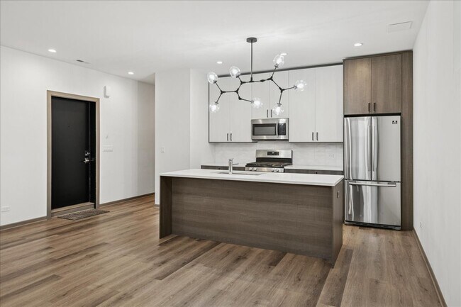 Building Photo - 4321 N Cicero Ave