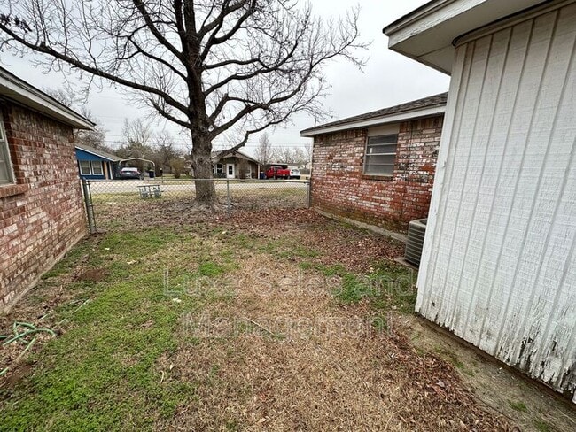 Building Photo - 14843 Tye Brumley St