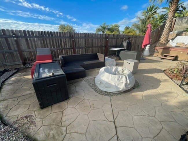 Building Photo - 160 Calle Querido